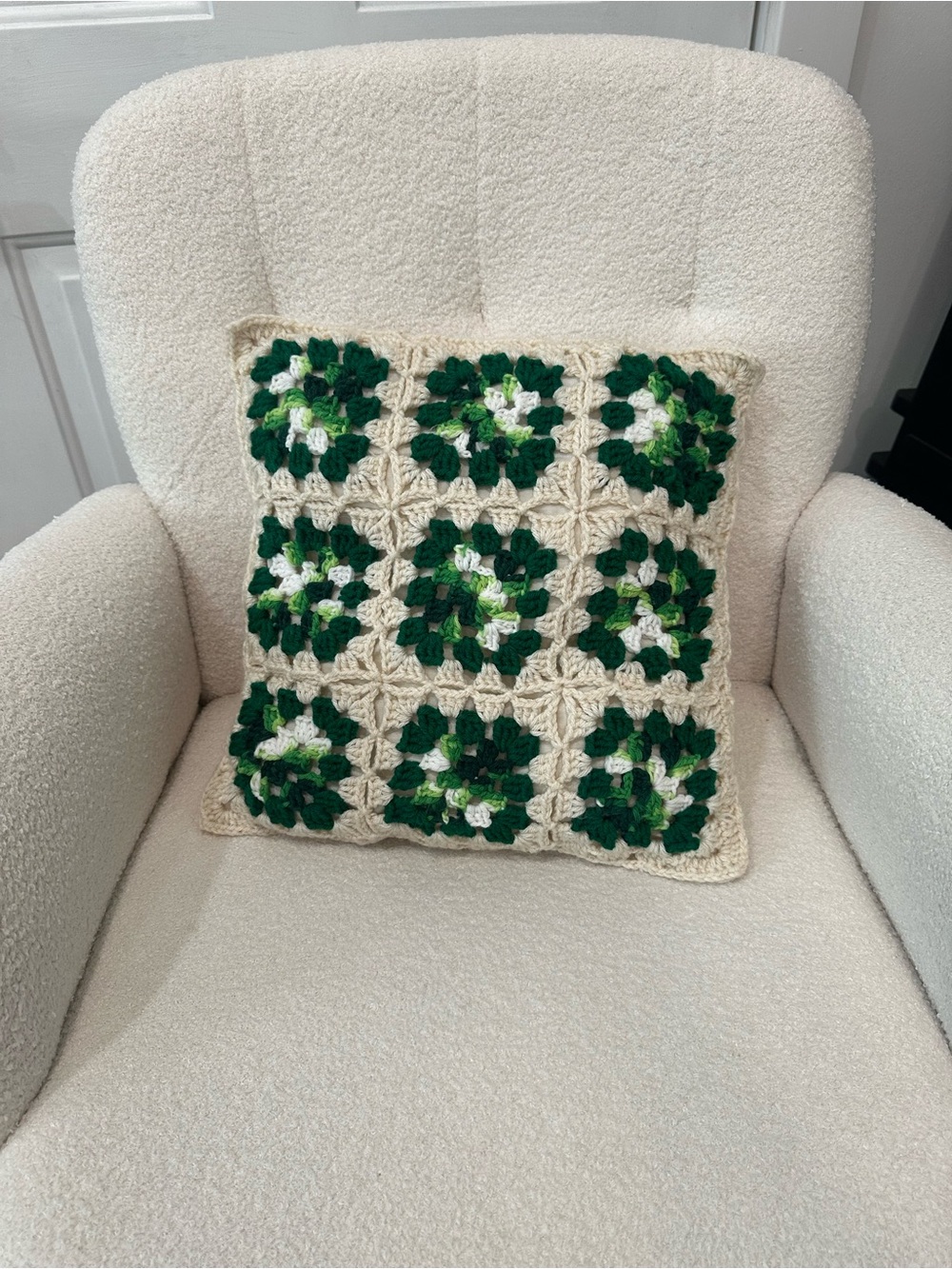 Vintage green cream granny square 15”x15” crochet pillow